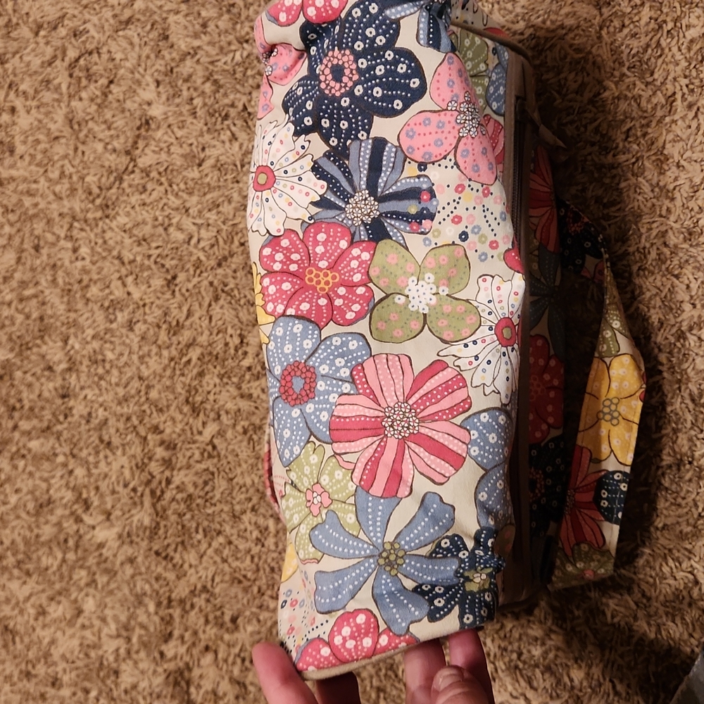 Thirty-One Floral Make-Up Bag embroidered with the word Cosmetics - Picture 9 of 9